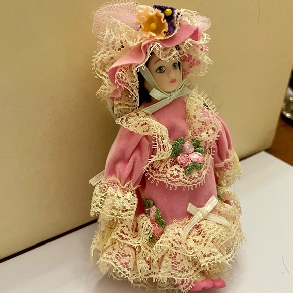 Vintage Danburry Mint-The Ladies of Fashion Dolls- Christmas Ornaments # 9 - Picture 5 of 12